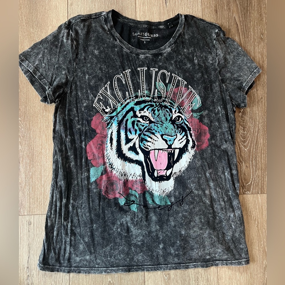 GUESS graphic tee